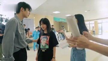 娱乐吃瓜小花儿,吃瓜小花儿的幕后故事